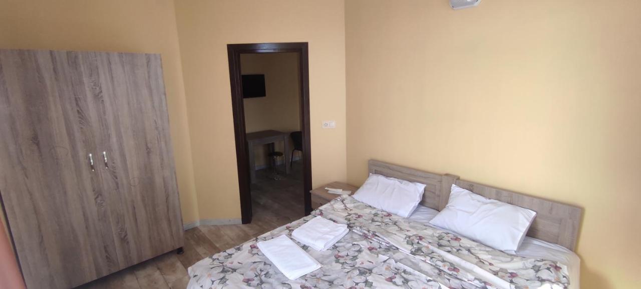Femily Hotel In Batumi Mareti Str 2 Экстерьер фото