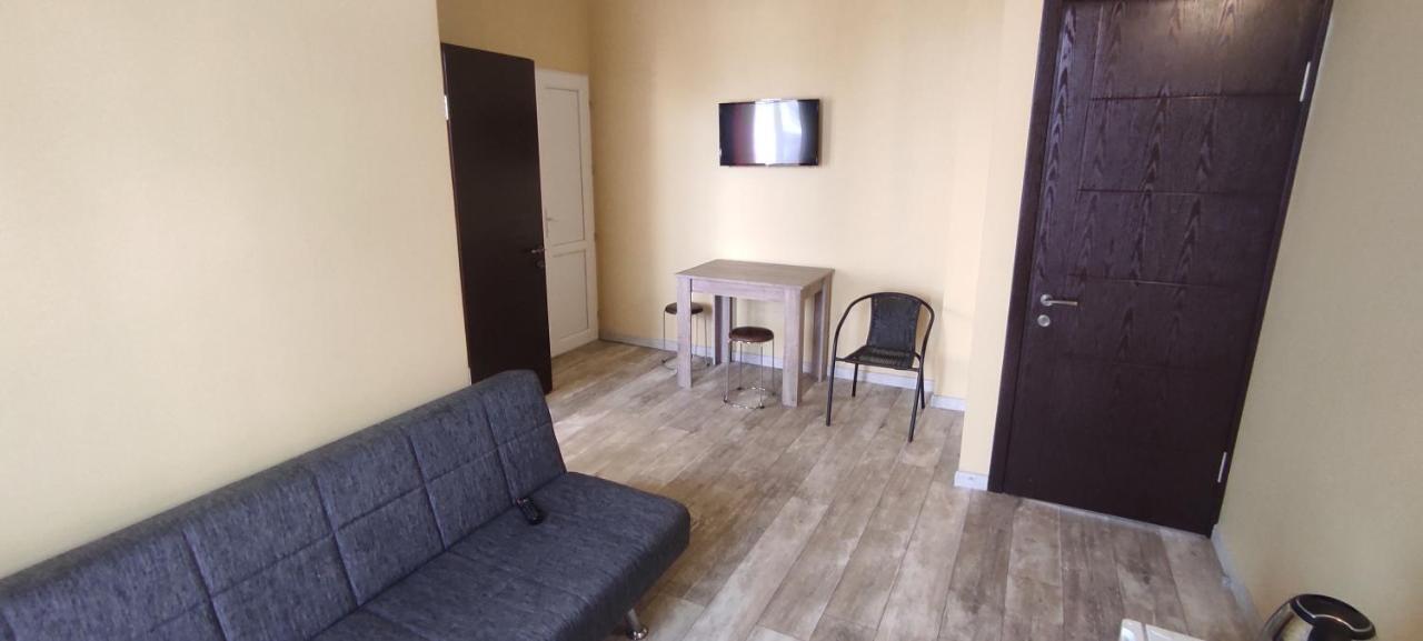 Femily Hotel In Batumi Mareti Str 2 Экстерьер фото