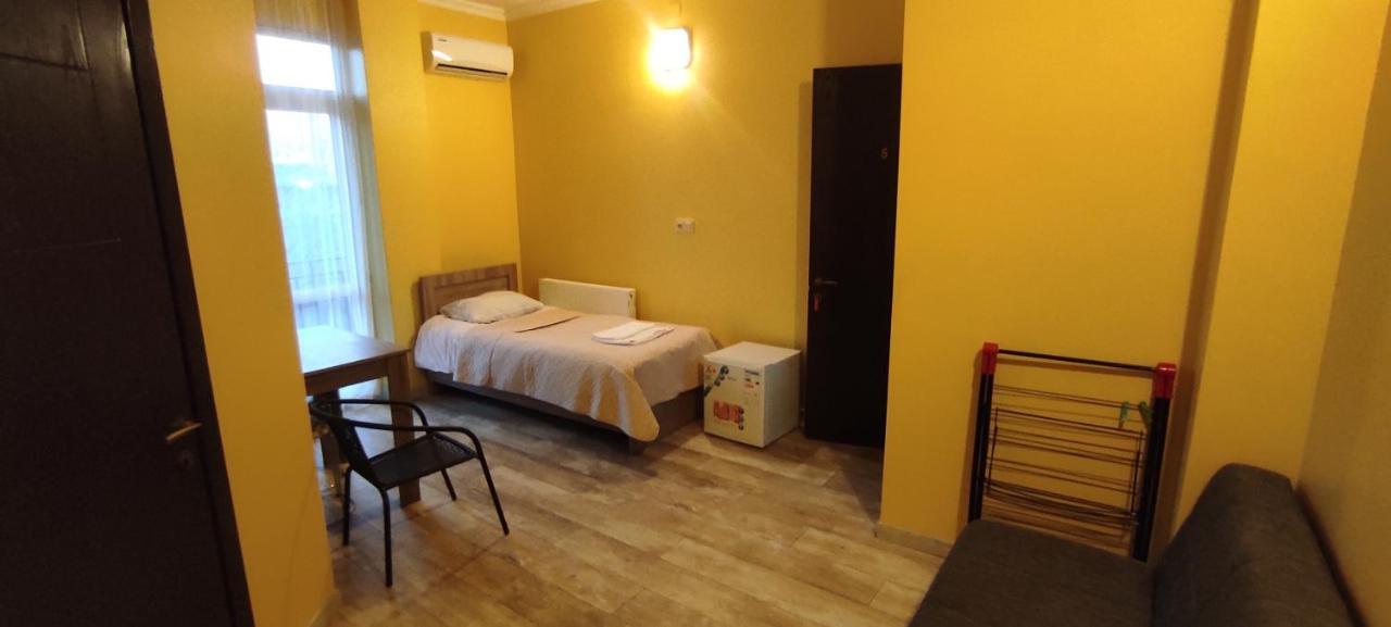 Femily Hotel In Batumi Mareti Str 2 Экстерьер фото