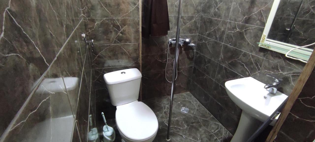 Femily Hotel In Batumi Mareti Str 2 Экстерьер фото