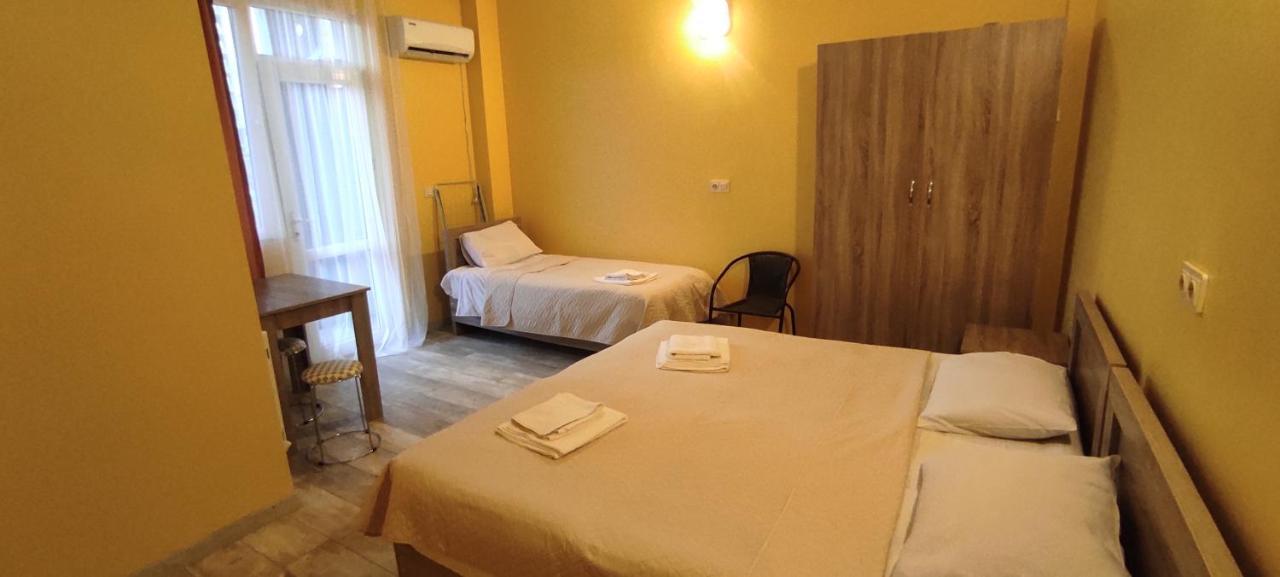 Femily Hotel In Batumi Mareti Str 2 Экстерьер фото