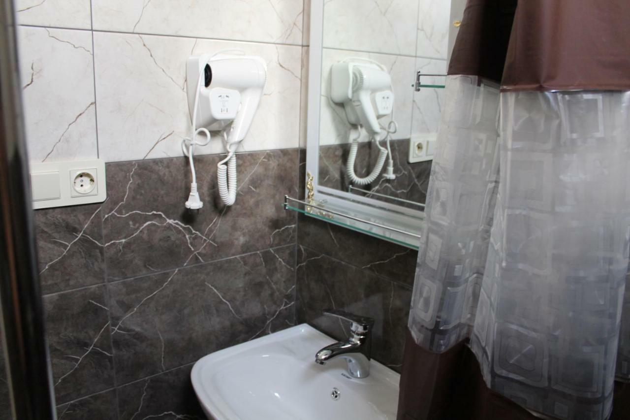 Femily Hotel In Batumi Mareti Str 2 Экстерьер фото